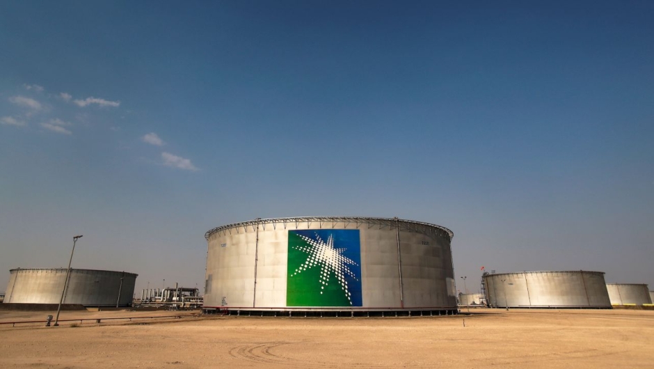 Aramco, la gigante petrolera de Arabia Saudita, se convierte en la más reciente empresa energética en registrar ganancias récord