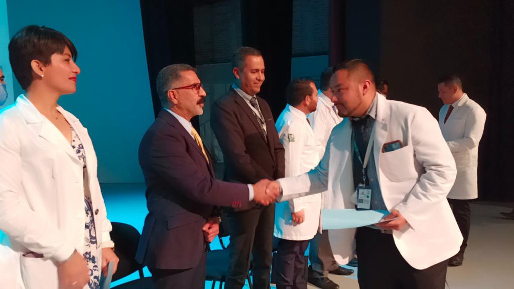Ingresan al IMSS Aguascalientes 156 residentes a diez especialidades; egresan 68 médicas y médicos