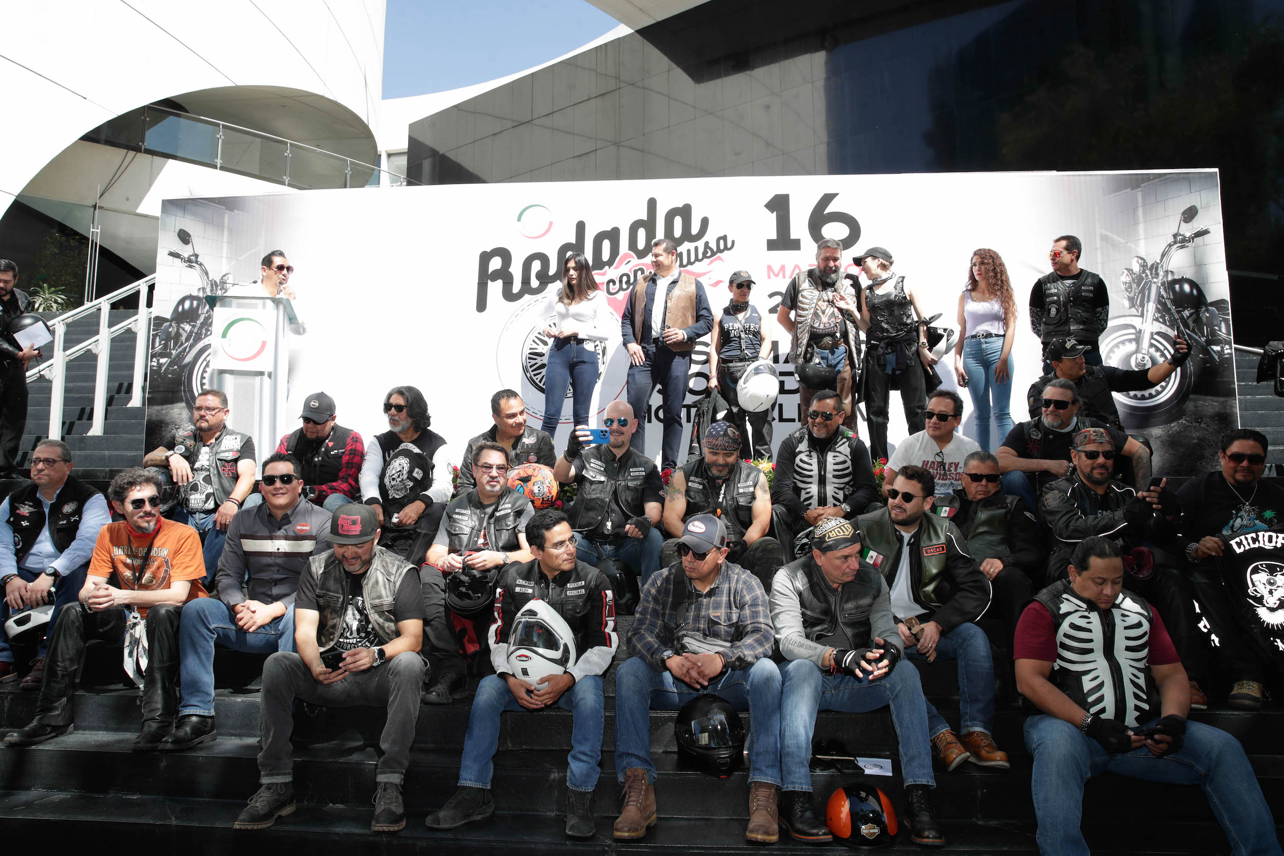 Alejandro Armenta da banderazo de salida a “Rodada con causa, Súmate Sociedad Motociclista”